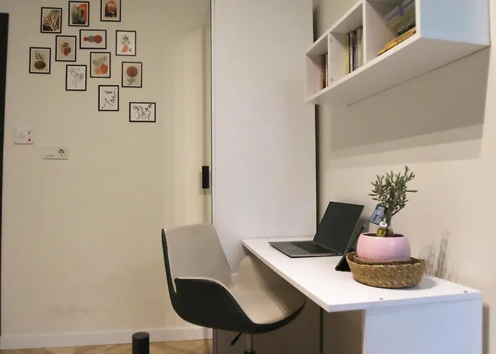 2Br And 2Bath Balcony Apt In Heart Of Isatanbul #3